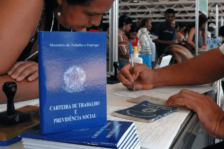 Brasil registra menor taxa de desemprego desde 2012