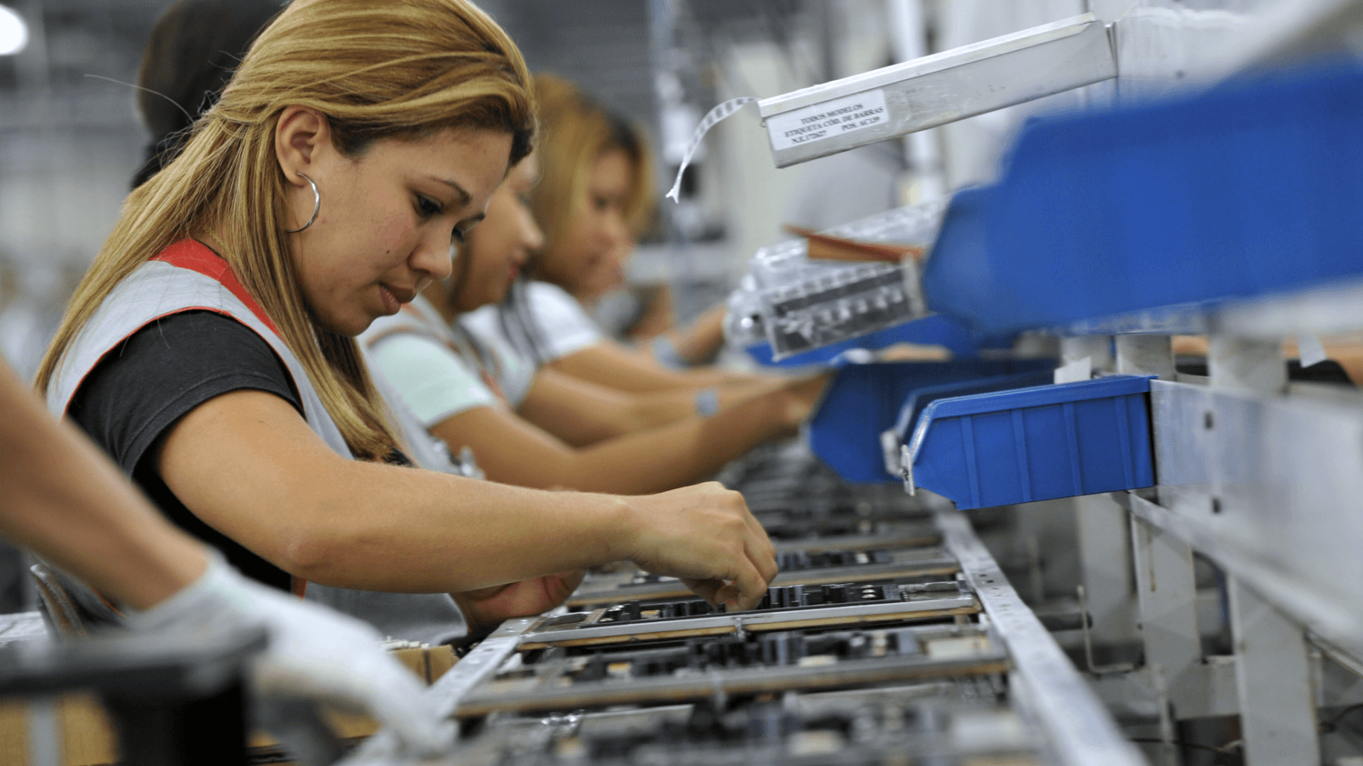 Brasil supera marco de 5 milhões de empregos com carteira assinada desde 2023