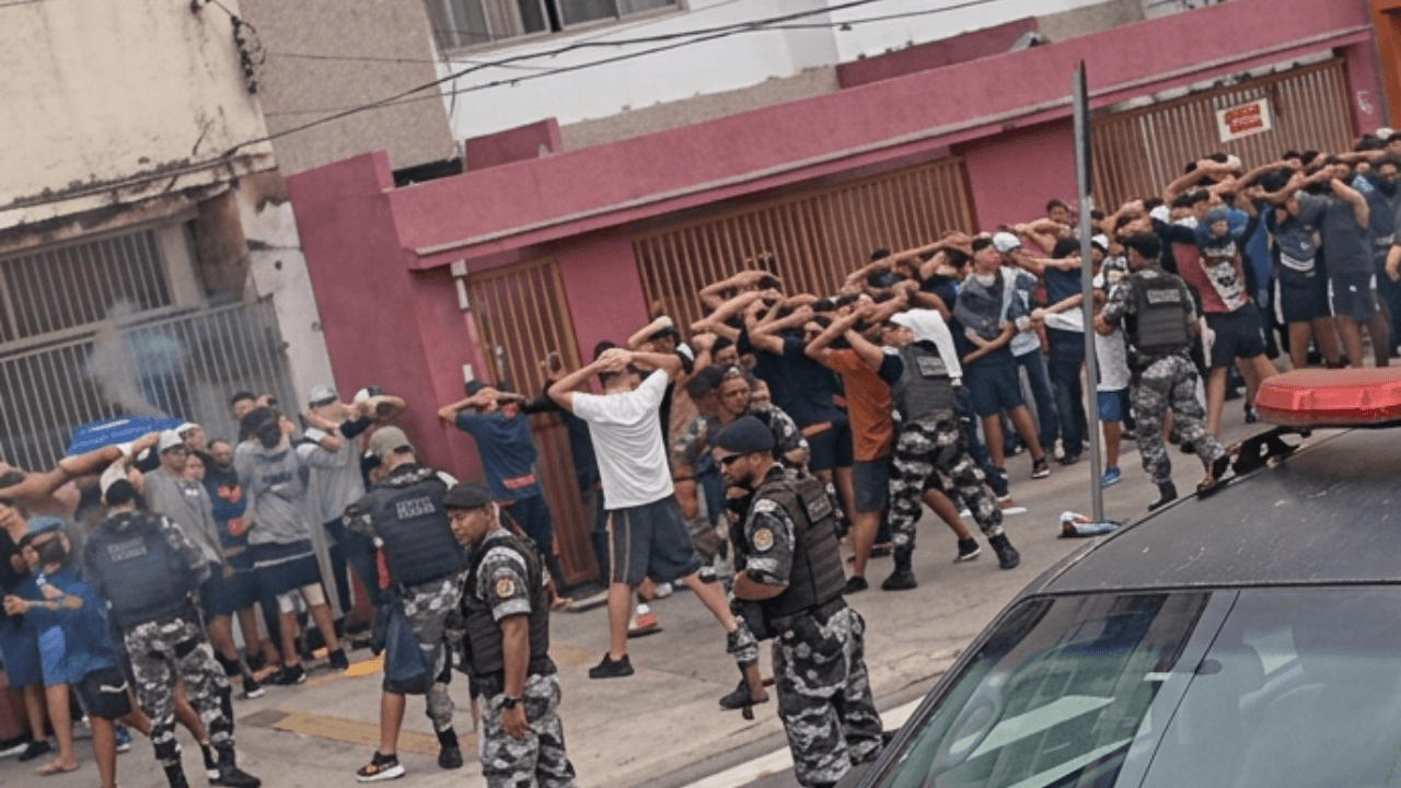 Briga entre torcidas organizadas de Remo e Vasco termina com cerca de 100 presos em Belém