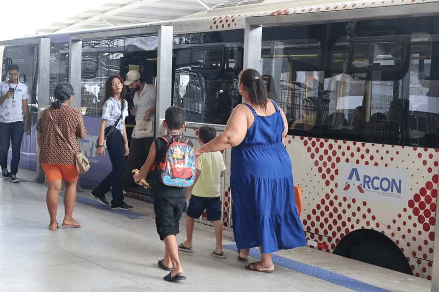 BRT Metropolitano: estudantes precisam solicitar cartão Pra Já Escolar para garantir meia passagem