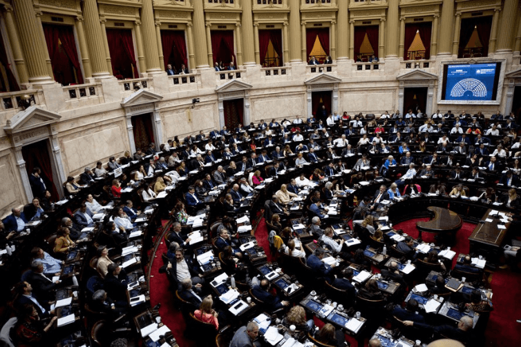 Câmara dos deputados da Argentina aprova reforma trabalhista de Milei