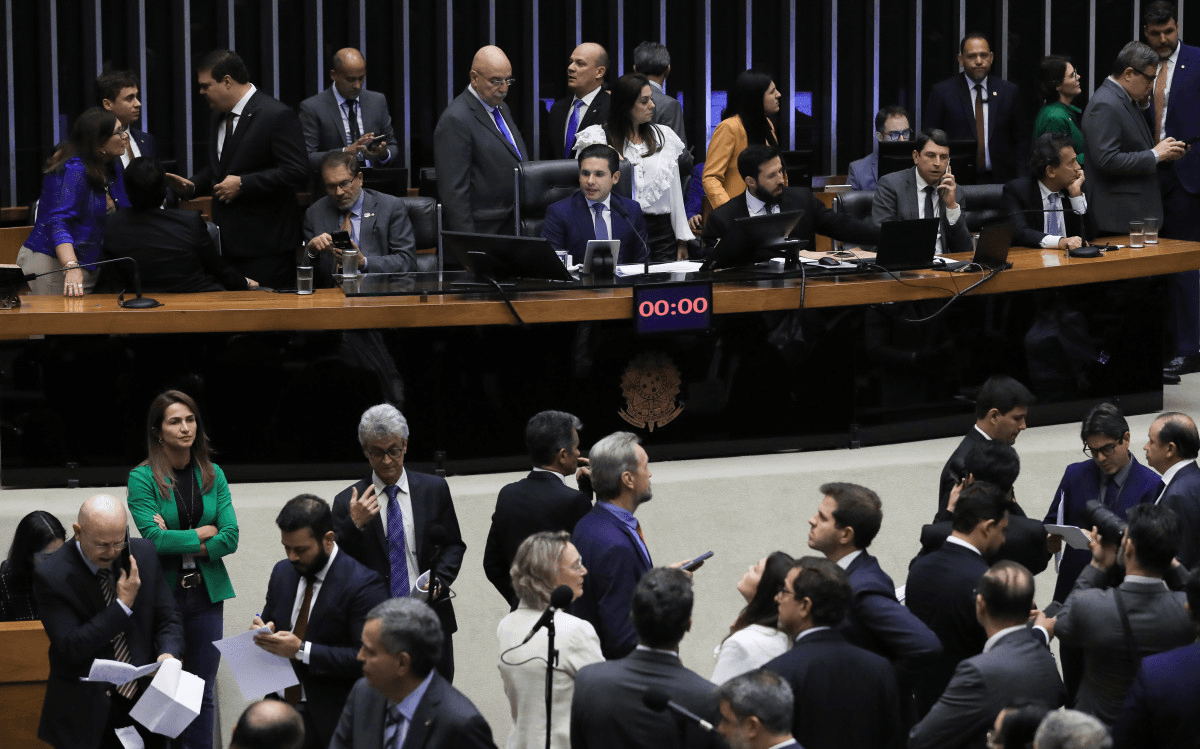 Câmara rejeita proposta do PL para votar escala 4x3