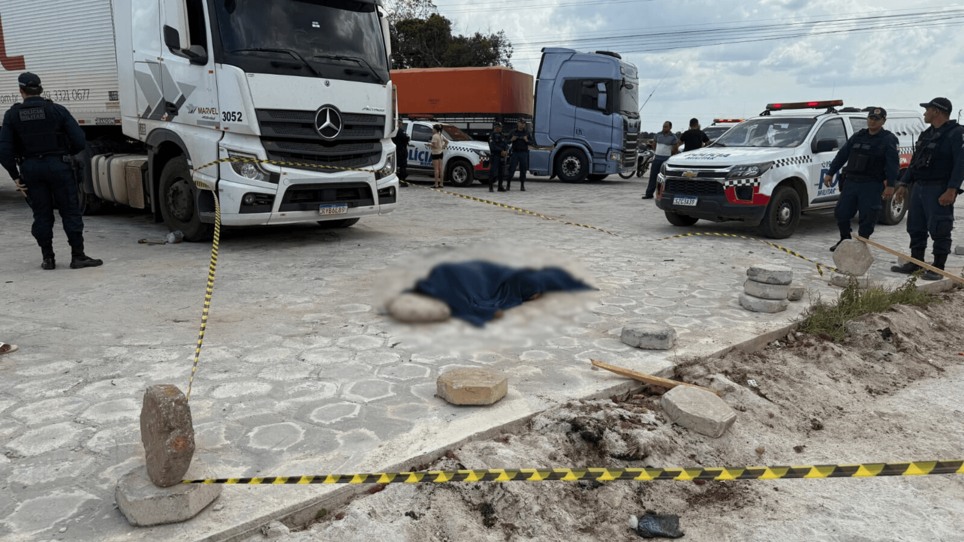 Caminhoneiro é morto a tiros em posto de combustível na BR-316; crime teria sido passional