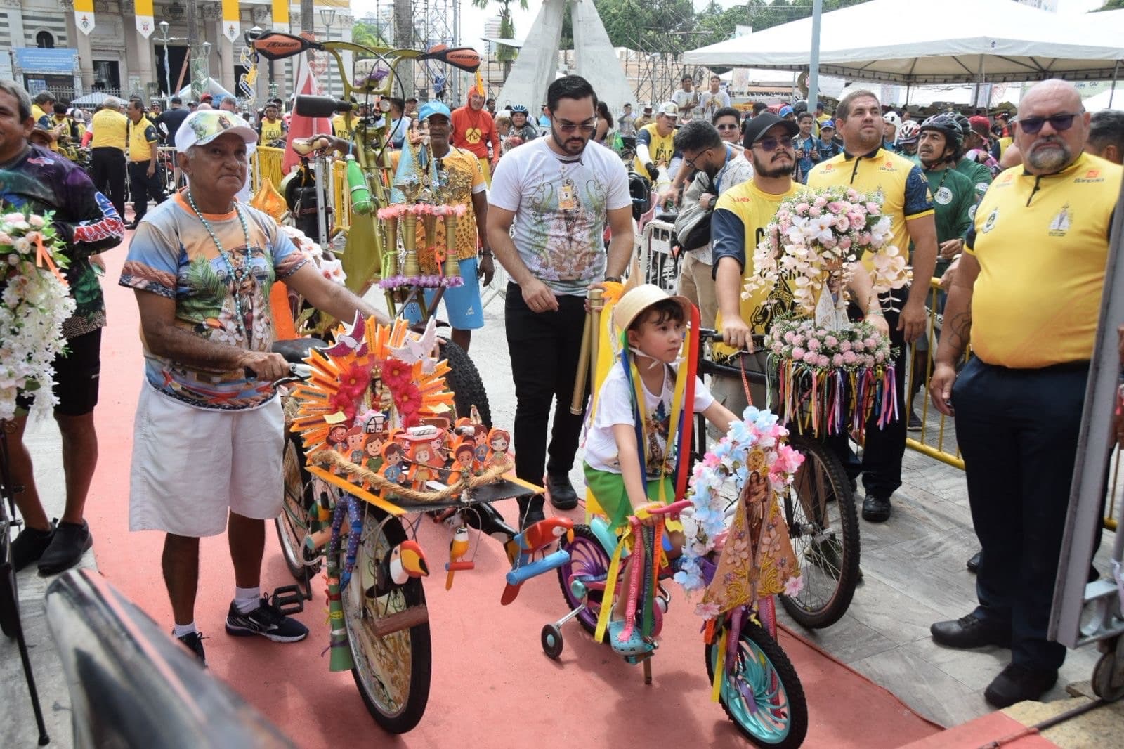 Cicloromaria reúne milhares de fiéis e ciclistas em homenagem a Nossa Senhora de Nazaré em Belém