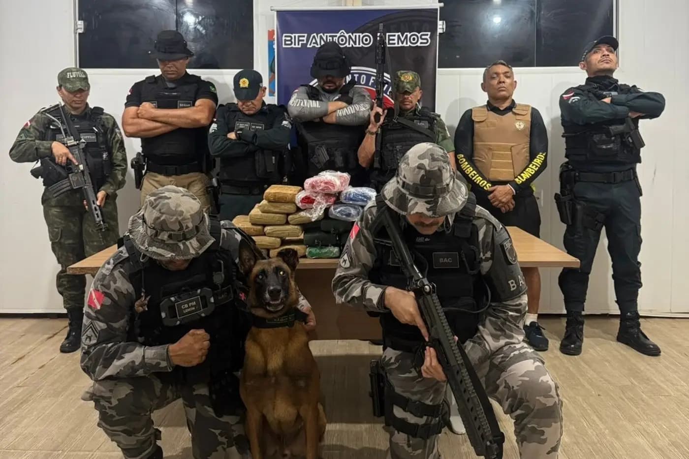 Com ajuda do cão farejador 'Jay-Z', grupamento fluvial da PM intercepta mais de 26 quilos de entorpecentes no Marajó