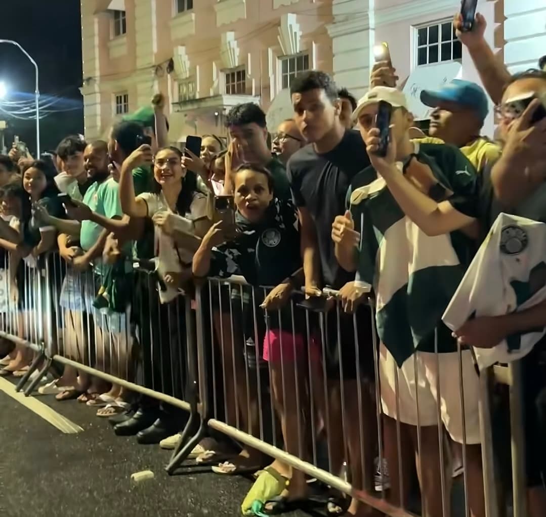 Com festa de torcedores paraenses, Palmeiras desembarca em Belém para enfrentar o Remo