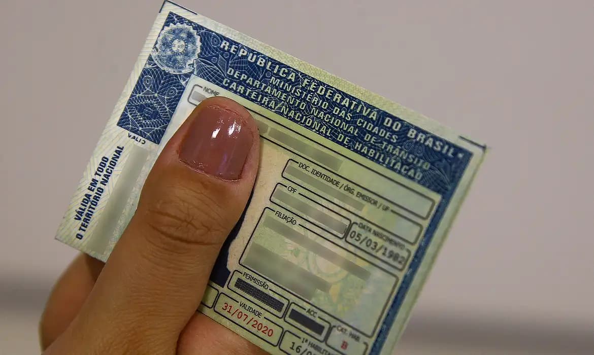 Com o fim da obrigatoriedade das autoescolas, CNH pode ficar até 80% mais barata; saiba o que muda