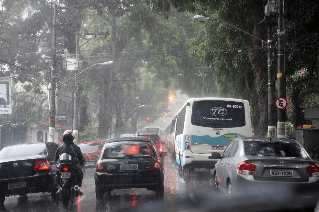 Com tempo chuvoso, Belém tem registros de alagamentos neste sábado (28)