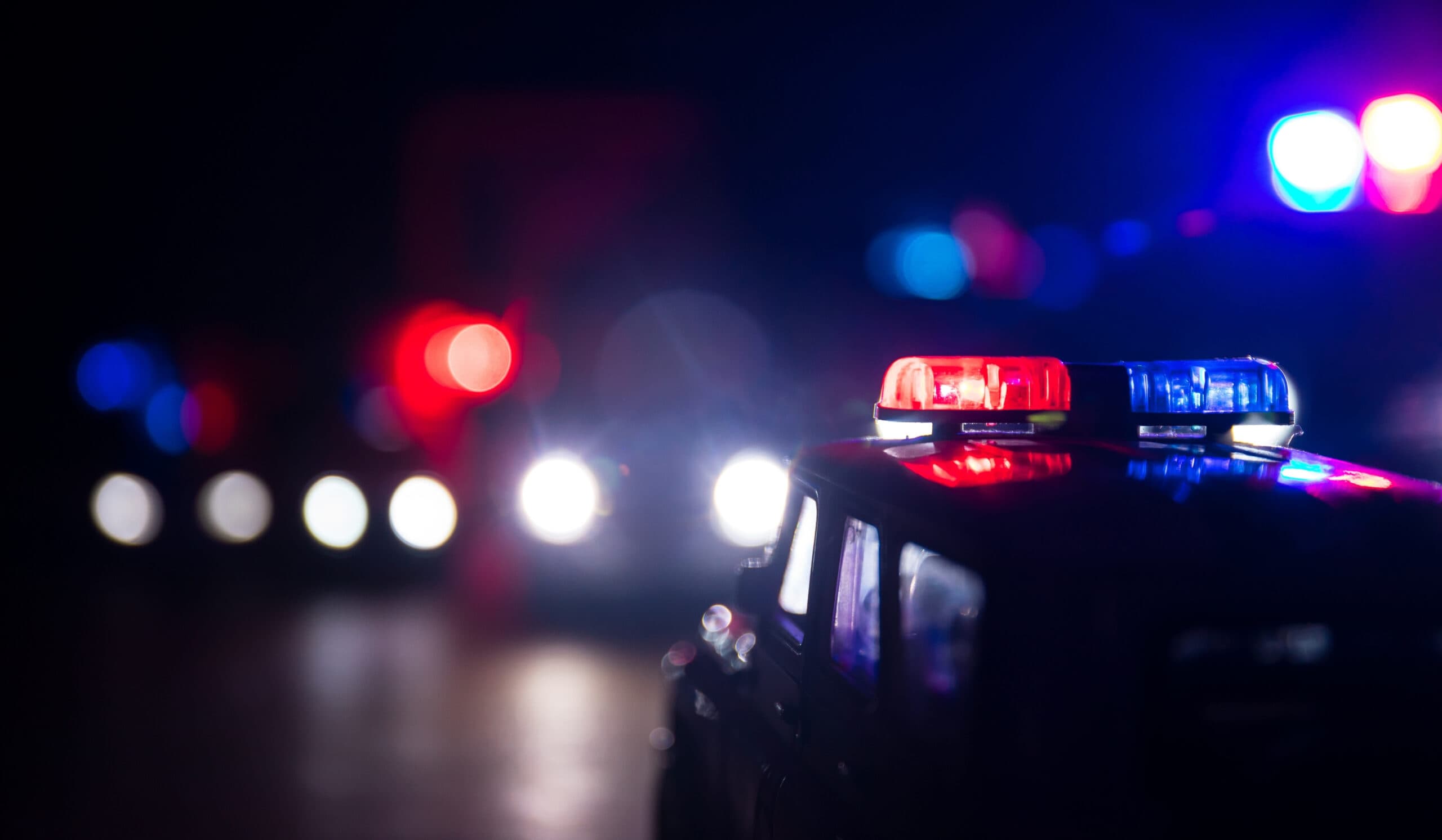 Corpo de criança é encontrado dentro de mala em frente a cemitério na Marambaia