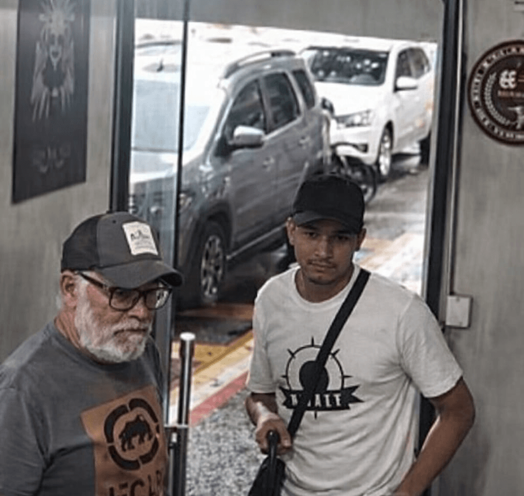 Criminosos assaltam barbearia em Belém e levam pertences de clientes