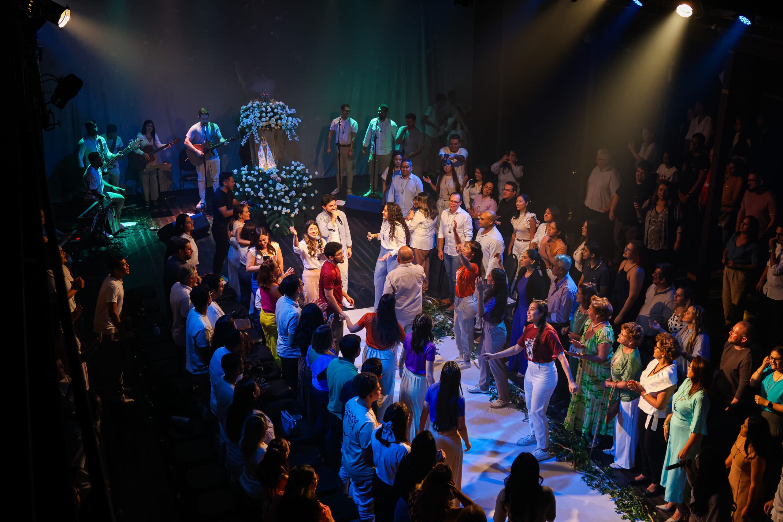 Cristo Alegria realiza "Noite Círios" com programação especial no teatro Margarida Schivasappa