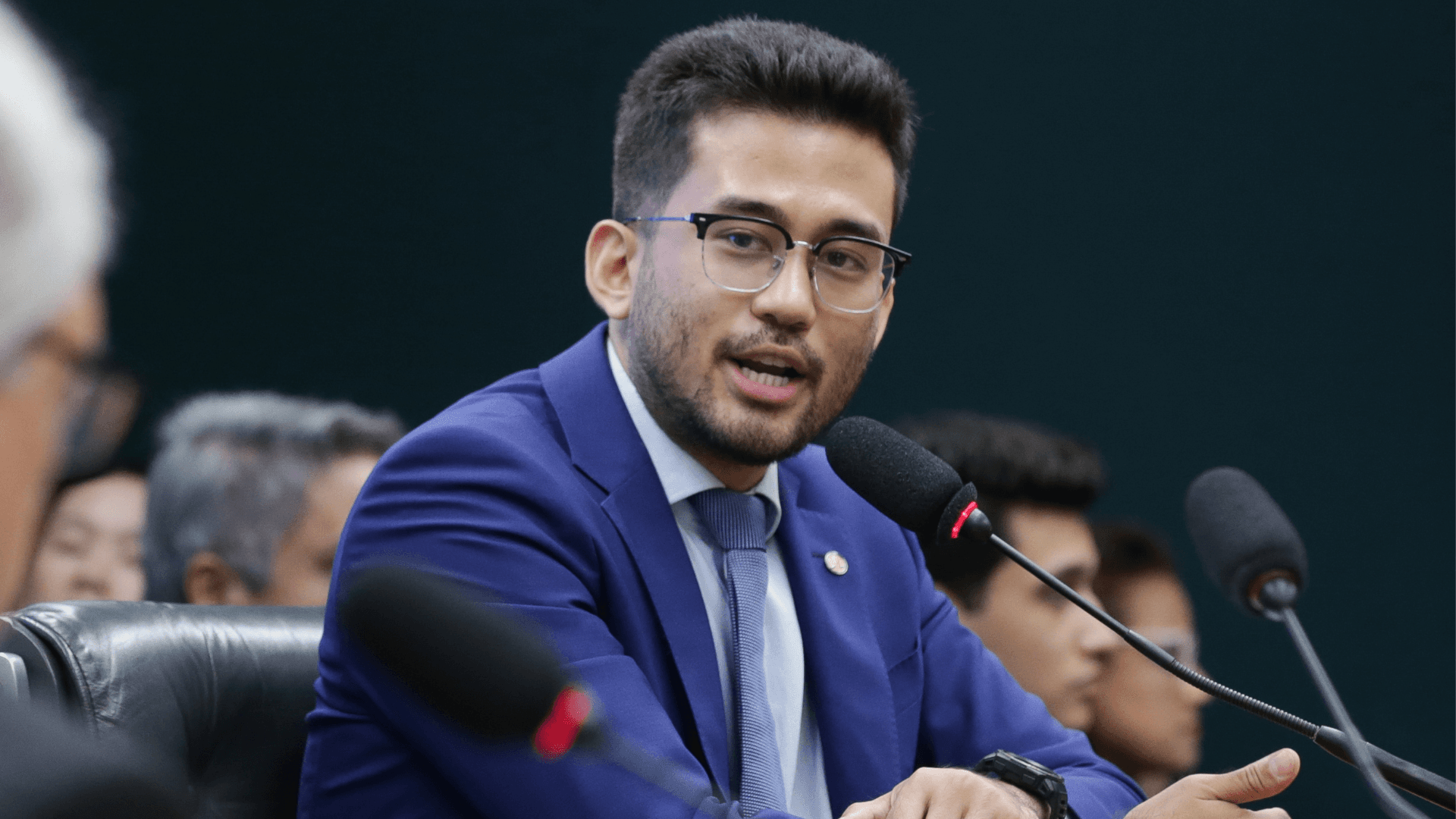 Deputado propõe emenda para permitir ao Brasil produzir bomba nuclear