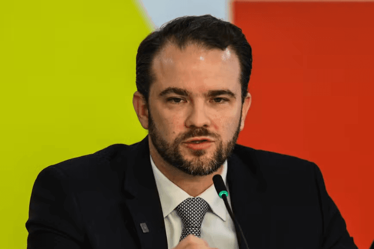 Desenrola Brasil 2026 começa nesta terça-feira e desconto médio será de 65%, diz Durigan