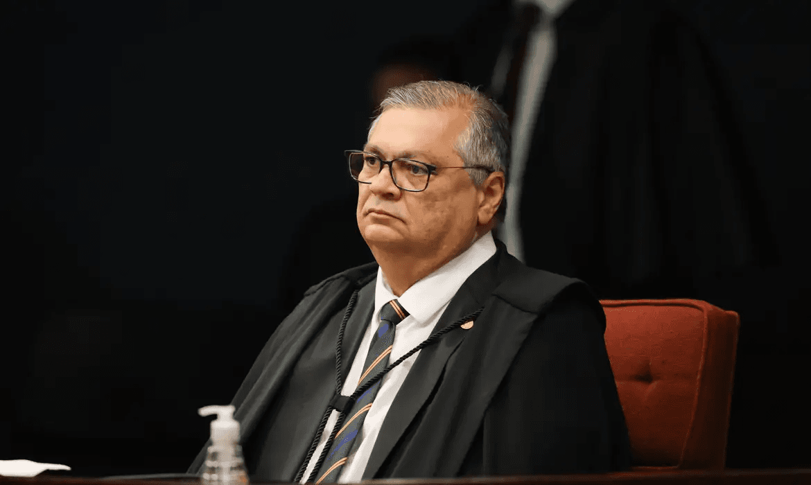 Dino suspende trecho de PL que libera emendas do orçamento secreto