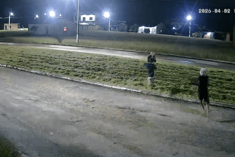 Dupla é presa suspeita de assaltar mulher em Cametá