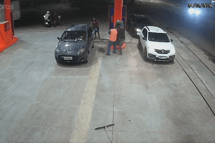 Dupla em moto assalta frentista e clientes em posto na Avenida Pedro Álvares Cabral, em Belém