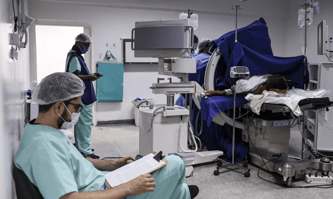Ebserh abre concurso público para médicos com salários acima de R$ 19 mil