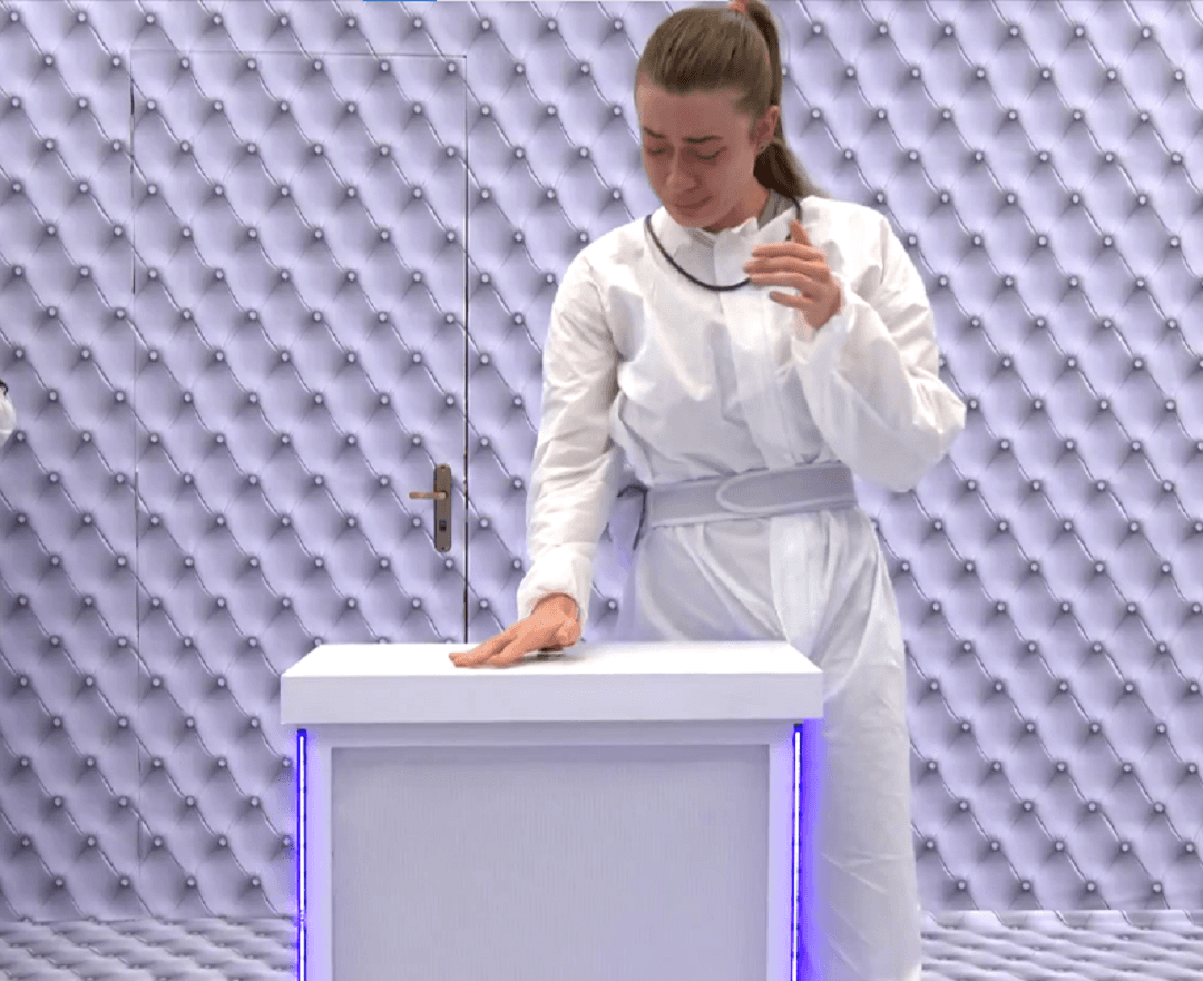 Elisa desiste do Quarto Branco e aperta botão vermelho no BBB 26