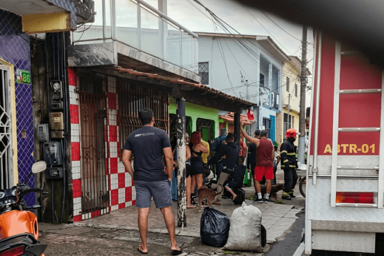 Em suposto surto, homem incendeia casa em Icoaraci e mata irmã gêmea