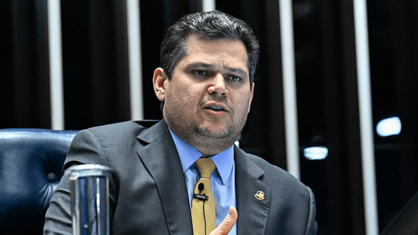 Empresários se articulam com Alcolumbre para tentar frear PEC do fim da escala 6x1