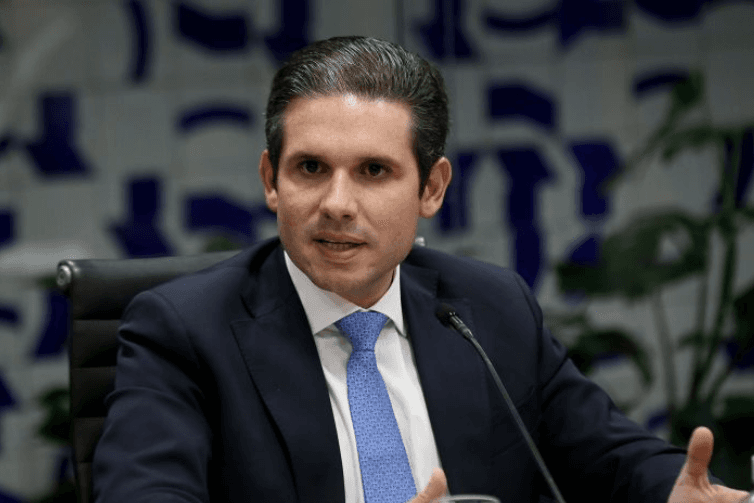 Escala 6x1: Motta marca votação de proposta em comissão para 22 de abril