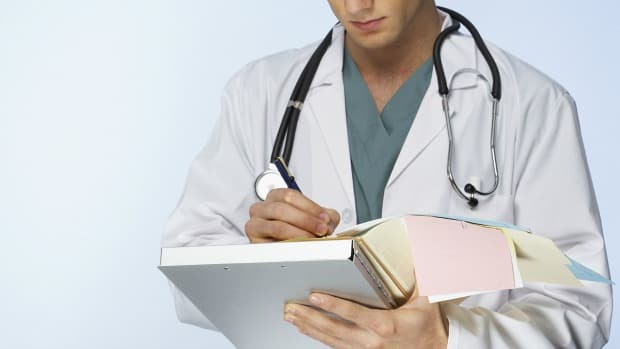 Estudante de medicina é investigado por suposta atuação irregular como médico em hospital da Marinha