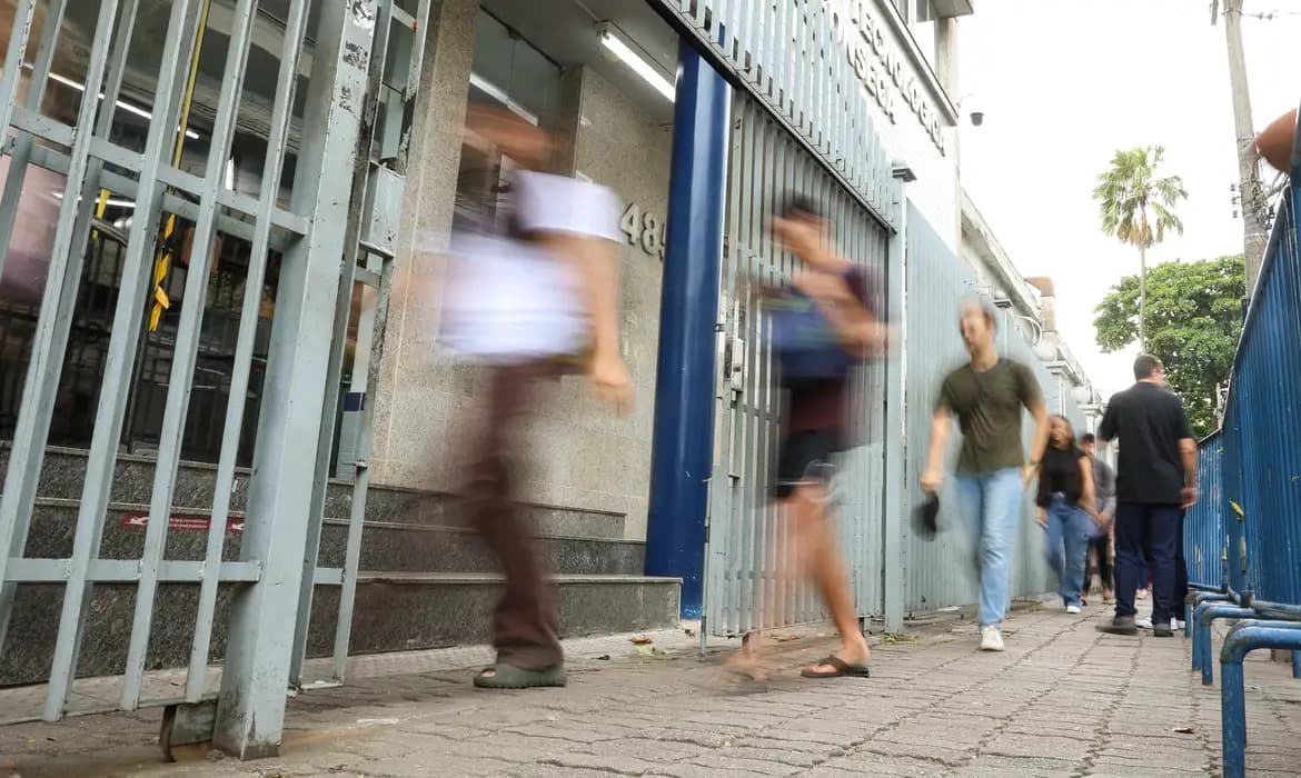 Estudantes de Belém, Ananindeua e Marituba realizam o segundo dia do Enem 2025 neste domingo (7)