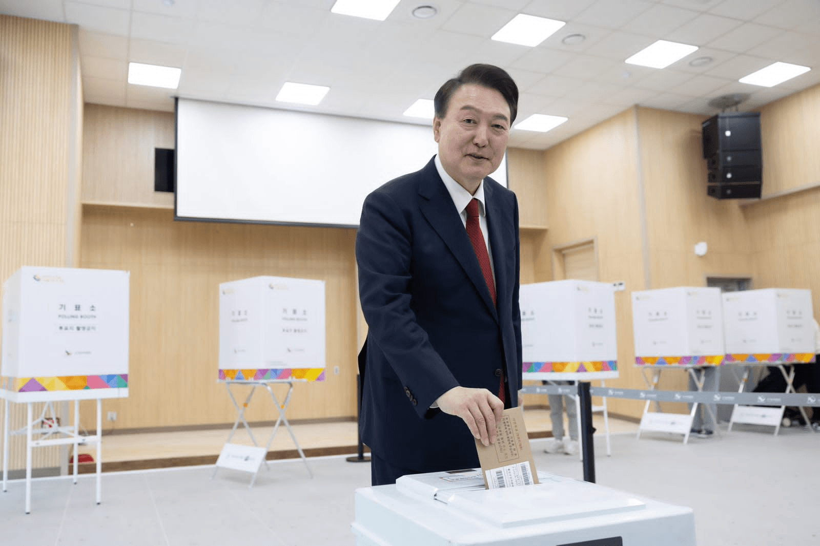 Ex-presidente da Coreia do Sul é condenado à prisão perpétua