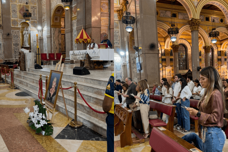 Familiares, amigos e autoridades se reúnem em missa de sétimo dia de dona Déa Maiorana na Basílica de Nazaré