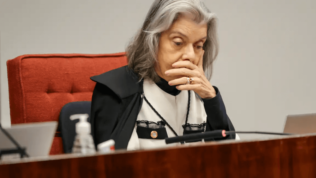 Familiares pedem que Cármen Lúcia deixe o STF após ataques machistas