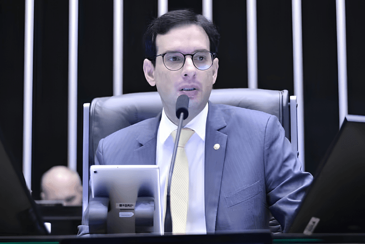 Fim da escala 6x1 deve ter prazo de até 120 dias para entrar em vigor caso PEC seja aprovada
