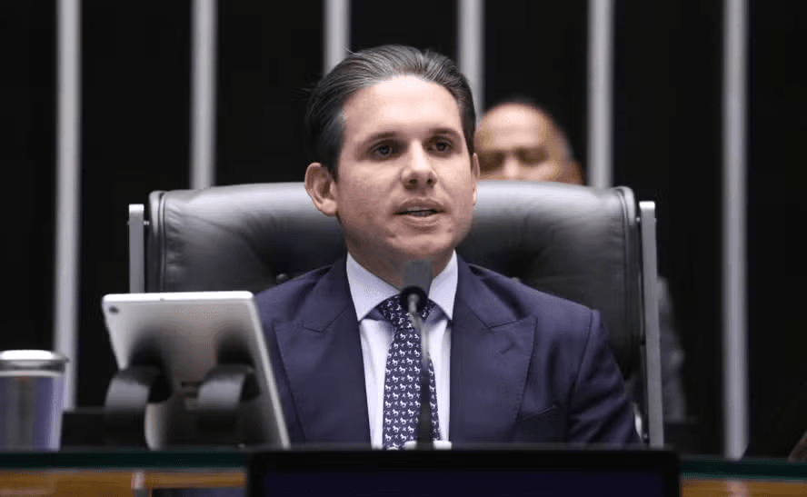 Fim da escala 6x1: Motta convoca sessões extras da Câmara para acelerar tramitação de PEC