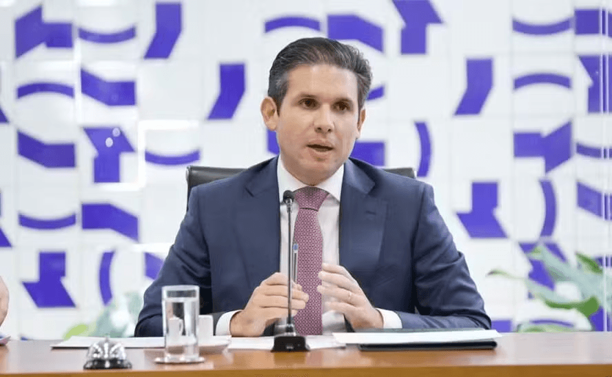 Fim da escala 6x1: Motta encaminha PEC à comissão da Câmara