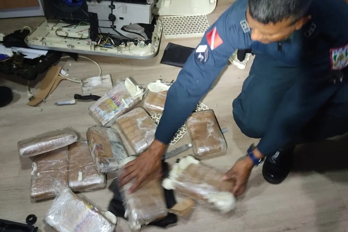 Fiscalização apreende mais de 12kg de drogas em embarcação em Óbidos