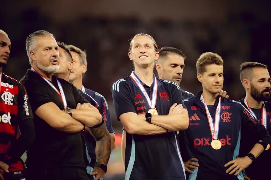 Flamengo vence Ceará no Maracanã e é campeão brasileiro de 2025