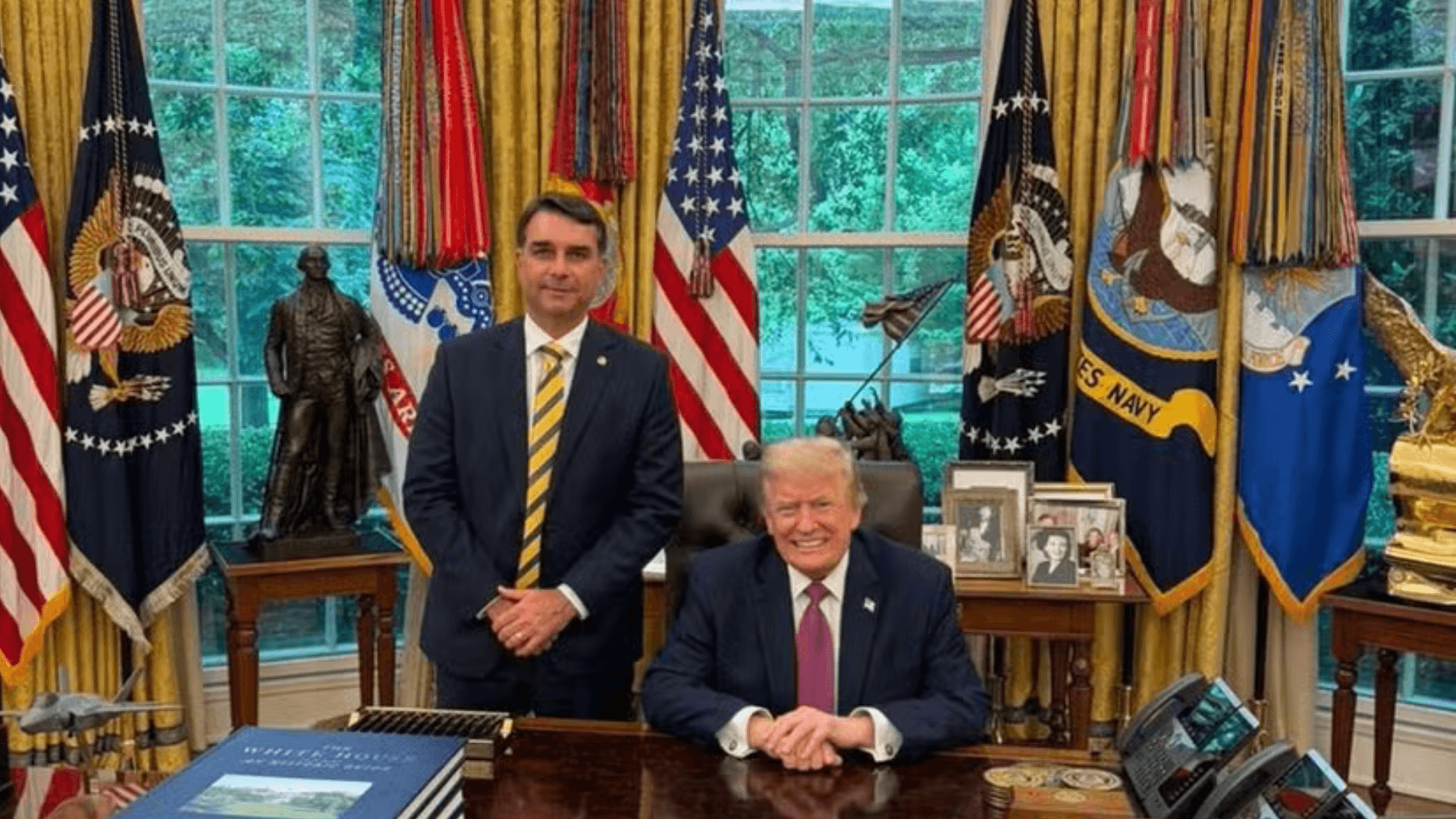 Flávio Bolsonaro é recebido por Trump na Casa Branca em meio à crise envolvendo Vorcaro e Banco Master