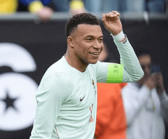França vence o Brasil por 1 a 0 no primeiro tempo com gol de cobertura de Mbappé