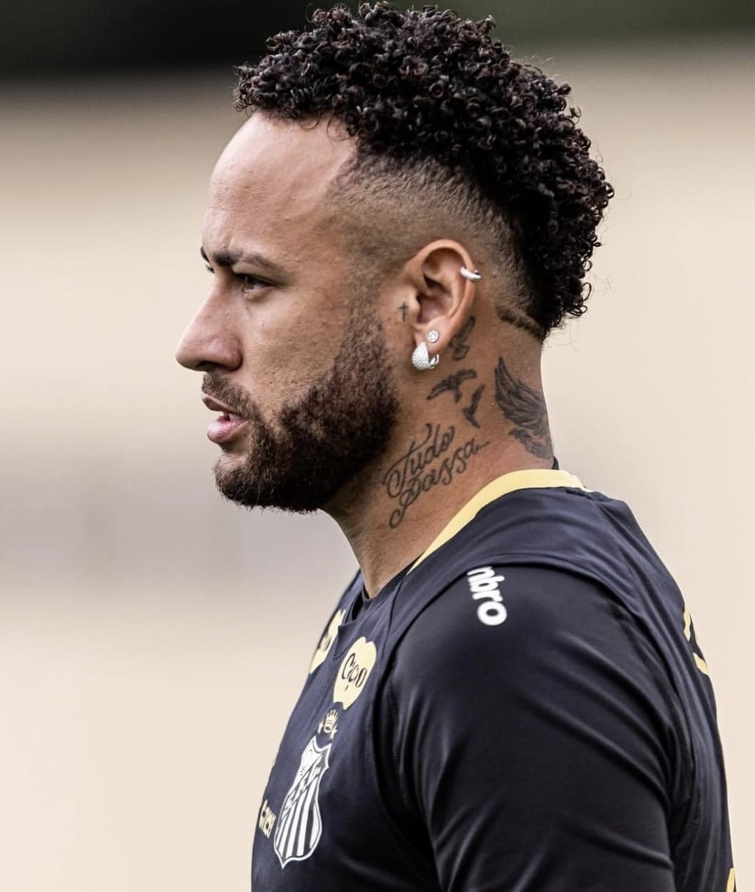 'Fundo do poço': jornal espanhol critica momento de Neymar, cita noites jogando pôquer e reacende debate na seleção