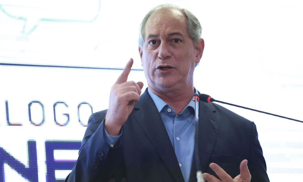 Gafe: Ciro Gomes confunde gesto de apoiador com símbolo de facção criminosa e 'manda prender' homem durante evento