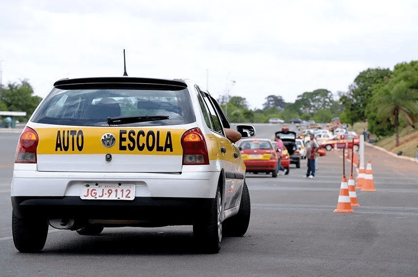 Governo avalia fim da obrigatoriedade da autoescola