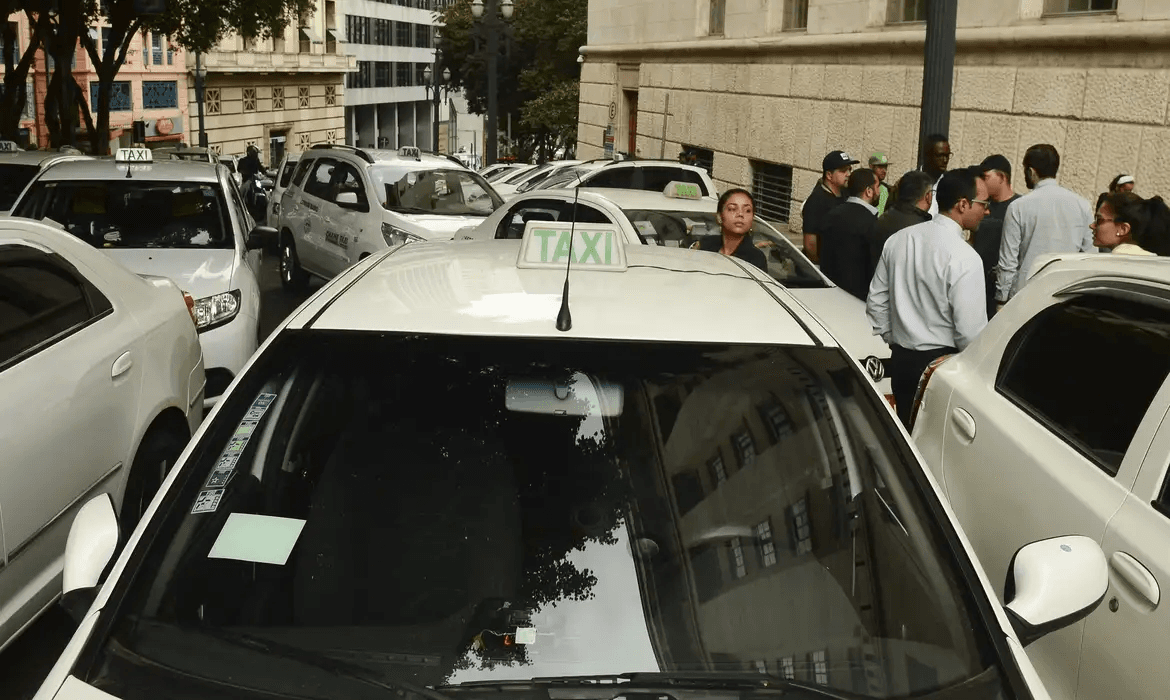 Governo lança nesta terça-feira linha de crédito para compra de veículos voltadas a motoristas de app e taxistas
