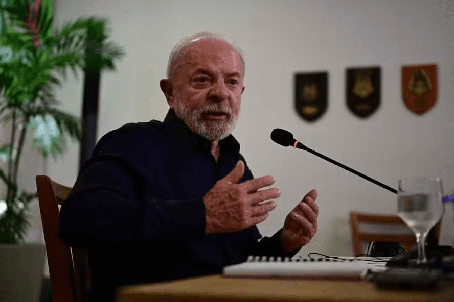 Governo vai anunciar medida para aliviar aumento de preço com 'taxa das blusinhas', diz Lula