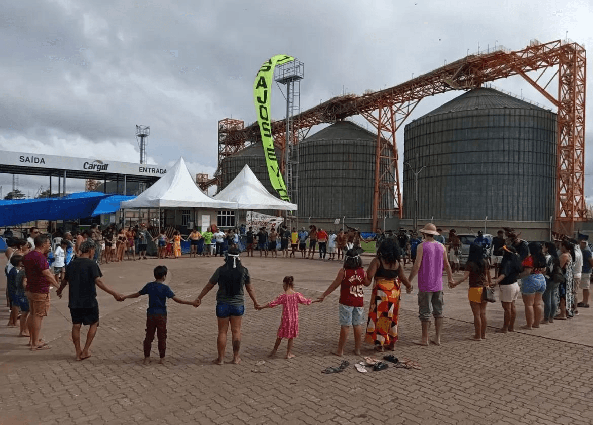 Há uma semana, indígenas ocupam sede de empresa em protesto contra dragagem do rio Tapajós