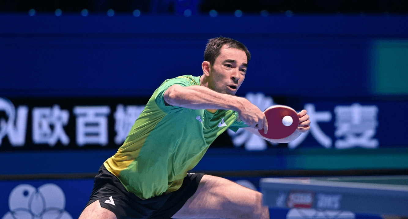 Hugo Calderano reencontra número 1 do mundo na semifinal da Copa do Mundo de Tênis de Mesa