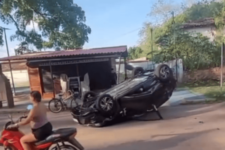 Idosos ficam feridos após carro capotar em colisão em Igarapé-Açu