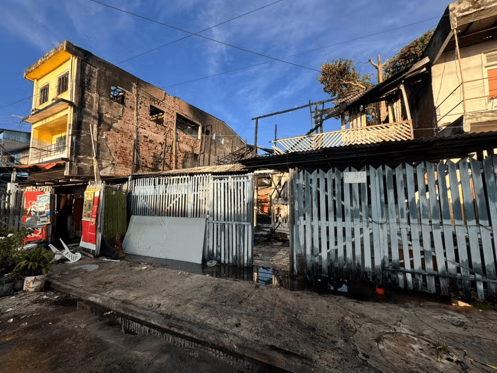 Incêndio atinge casas no Marco, em Belém