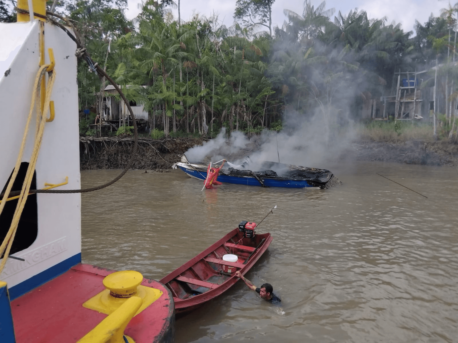 Incêndio em embarcação deixa uma vítima fatal em Barcarena