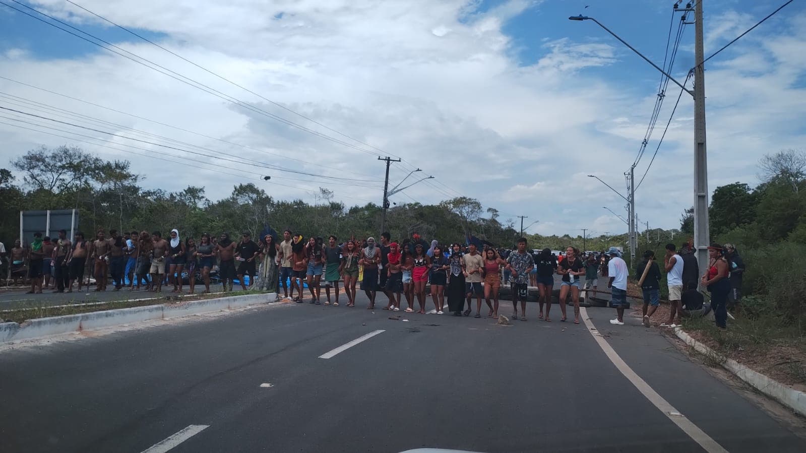 Indígenas bloqueiam acesso a aeroporto de Santarém em pressão contra dragagem do rio Tapajós