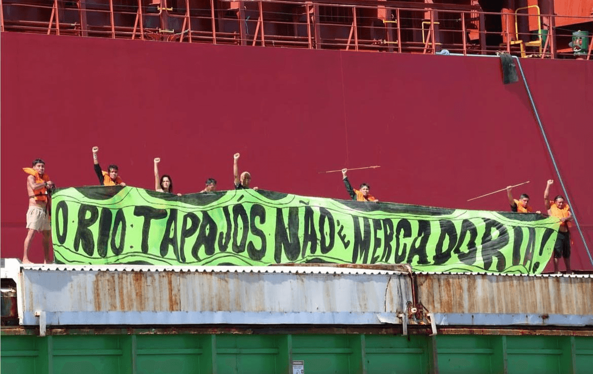 Indígenas protestam no Rio Tapajós em Santarém e cobram revogação; Justiça mantém ordem de liberação