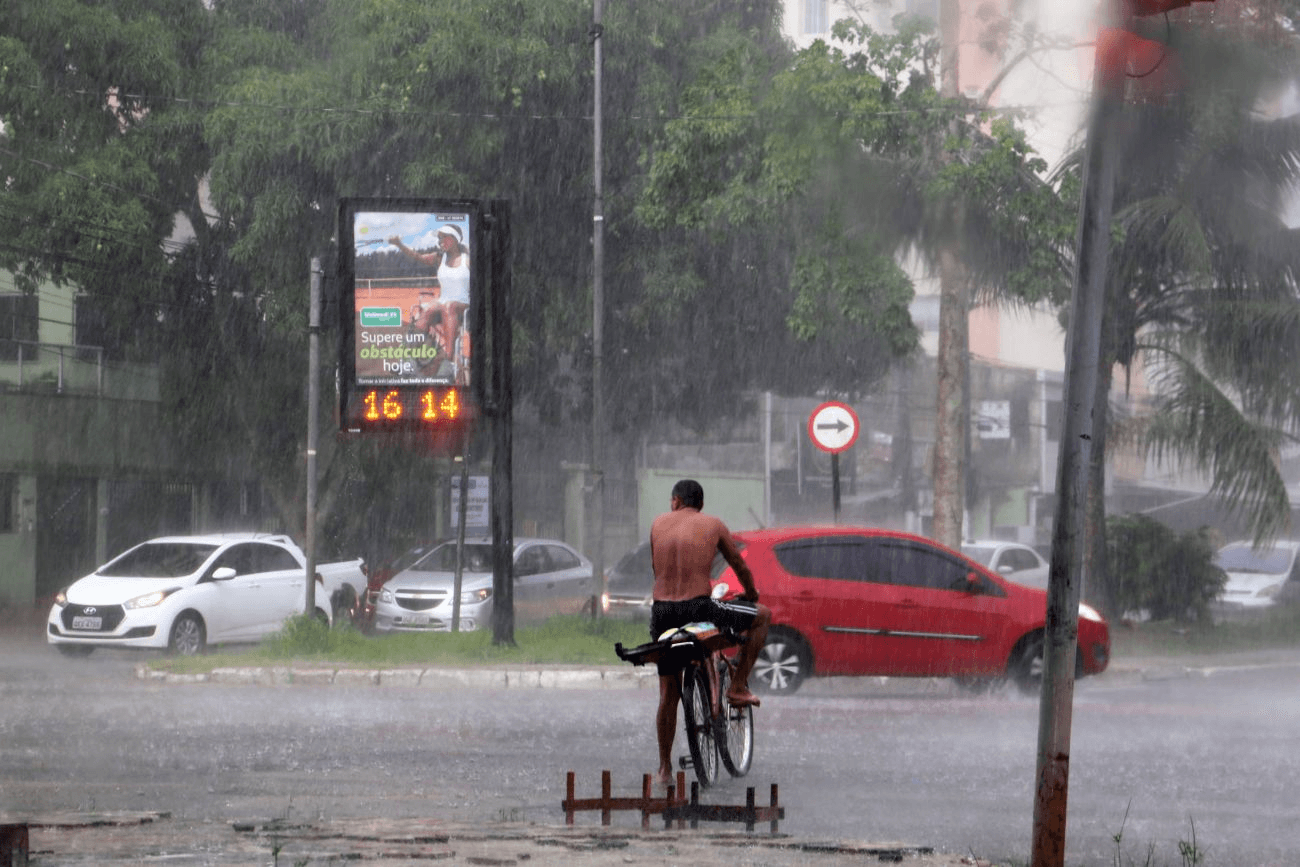 Inmet alerta para chuvas intensas em Belém nesta terça e quarta-feira